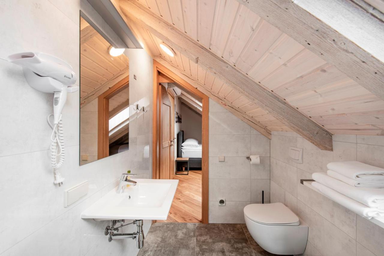 Small Attic Rooms In Kaunas Old Town Bagian luar foto